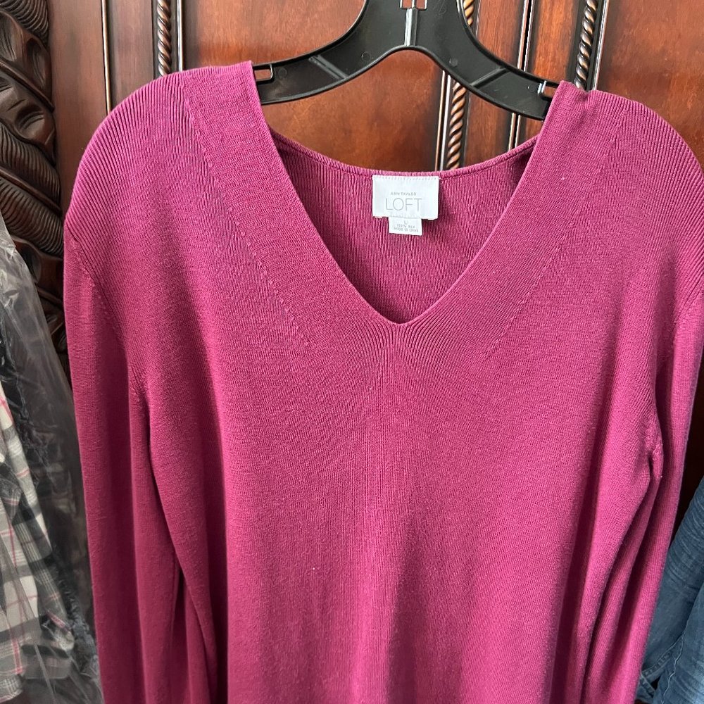 EUC Ann Taylor Loft Silk Fuchsia V-Neck Sweater